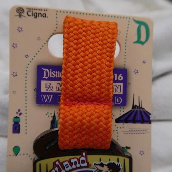 Disney Pin Country Bears 5K Big Al Medal RunDisney Half Marathon Weekend 2016 - Picture 3 of 8